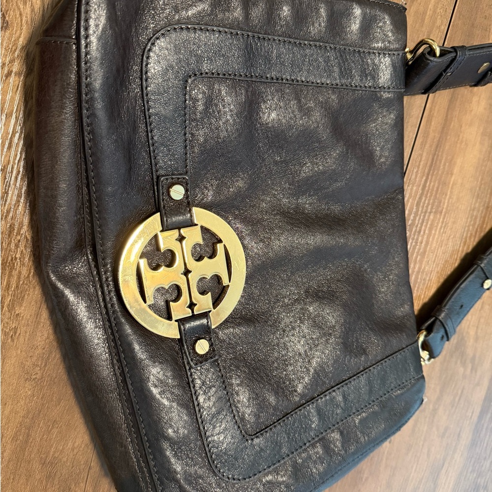 Tory Burch Black Leather Shoulder Bag with Gold Logo